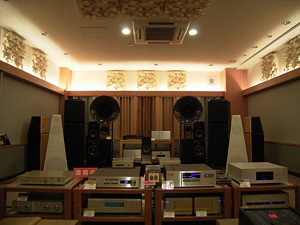 050404_dynamicaudio5555_01.jpg